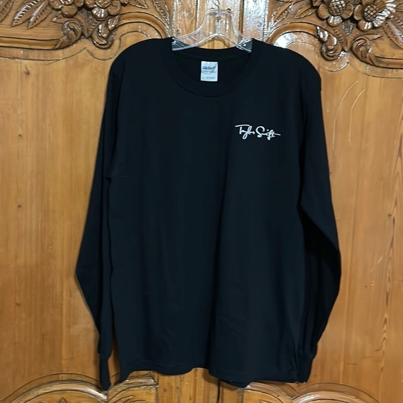 Gildan Tops - Taylor Swift Long Sleeved Black Tee